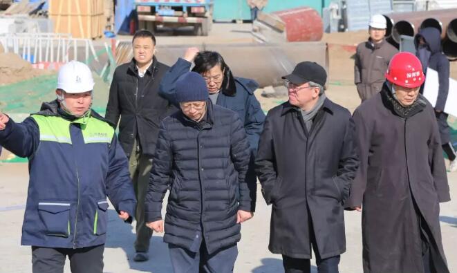 北京市副市長(zhǎng)隋振江調(diào)研華清地?zé)峒瘓F(tuán)所承擔(dān)建設(shè)的北京城市副中心地?zé)帷皟赡堋表?xiàng)目