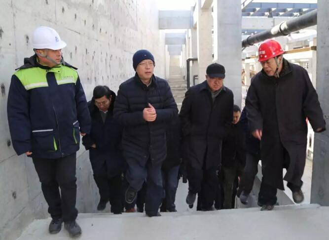 北京市副市長(zhǎng)隋振江調(diào)研華清地?zé)峒瘓F(tuán)所承擔(dān)建設(shè)的北京城市副中心地?zé)帷皟赡堋表?xiàng)目